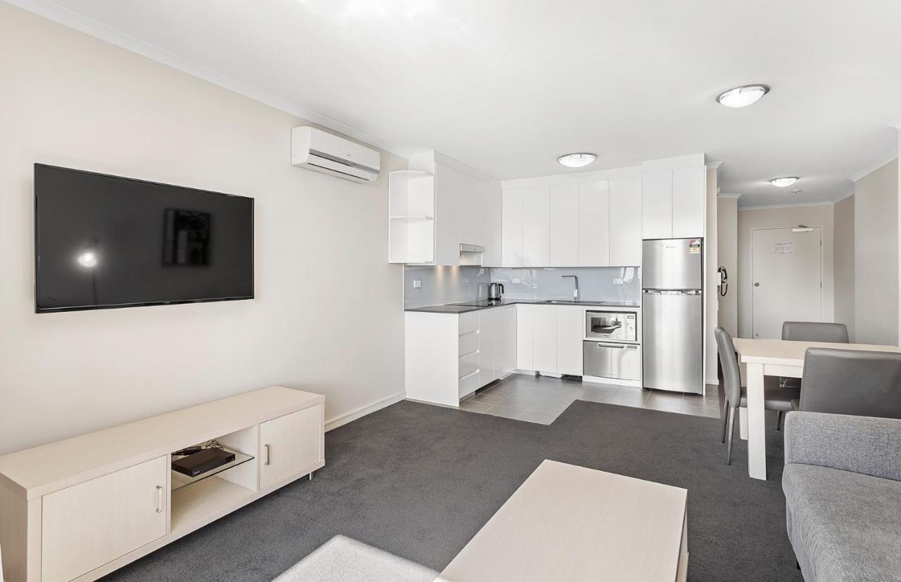 One-Bedroom Apartment Walk Shower,998041551:JPEG